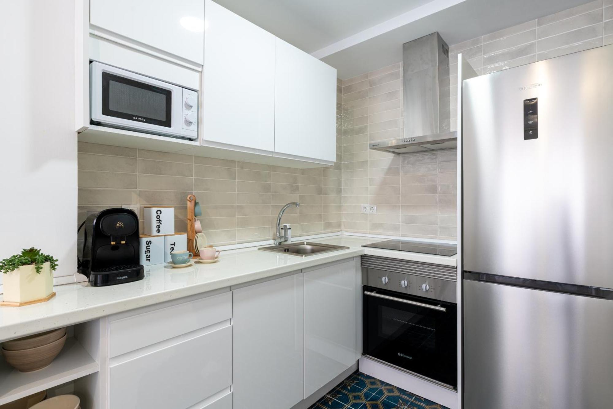 Piso Elegante Y Nuevo De 3 Habitaciones Y 2 Banos Sevilha Exterior foto