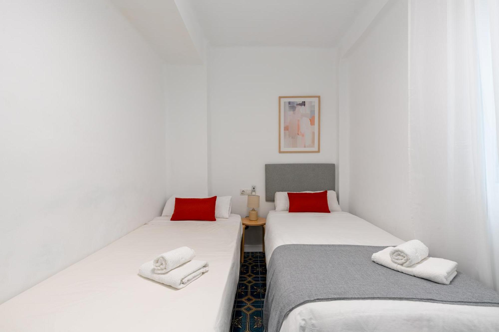 Piso Elegante Y Nuevo De 3 Habitaciones Y 2 Banos Sevilha Exterior foto