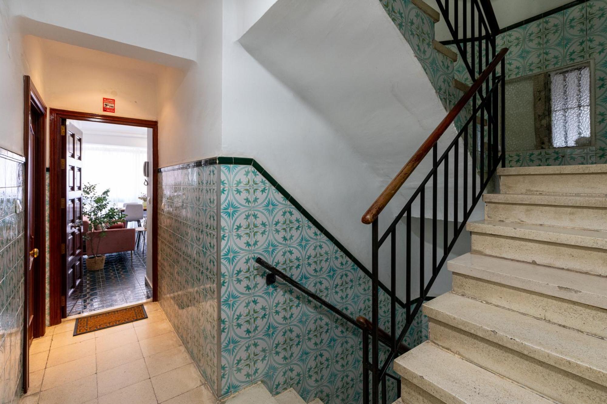 Piso Elegante Y Nuevo De 3 Habitaciones Y 2 Banos Sevilha Exterior foto
