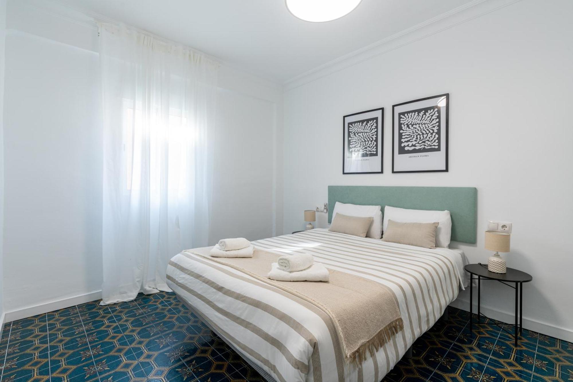 Piso Elegante Y Nuevo De 3 Habitaciones Y 2 Banos Sevilha Exterior foto