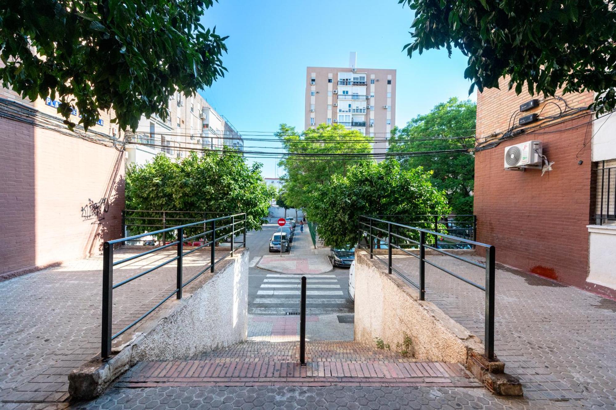 Piso Elegante Y Nuevo De 3 Habitaciones Y 2 Banos Sevilha Exterior foto