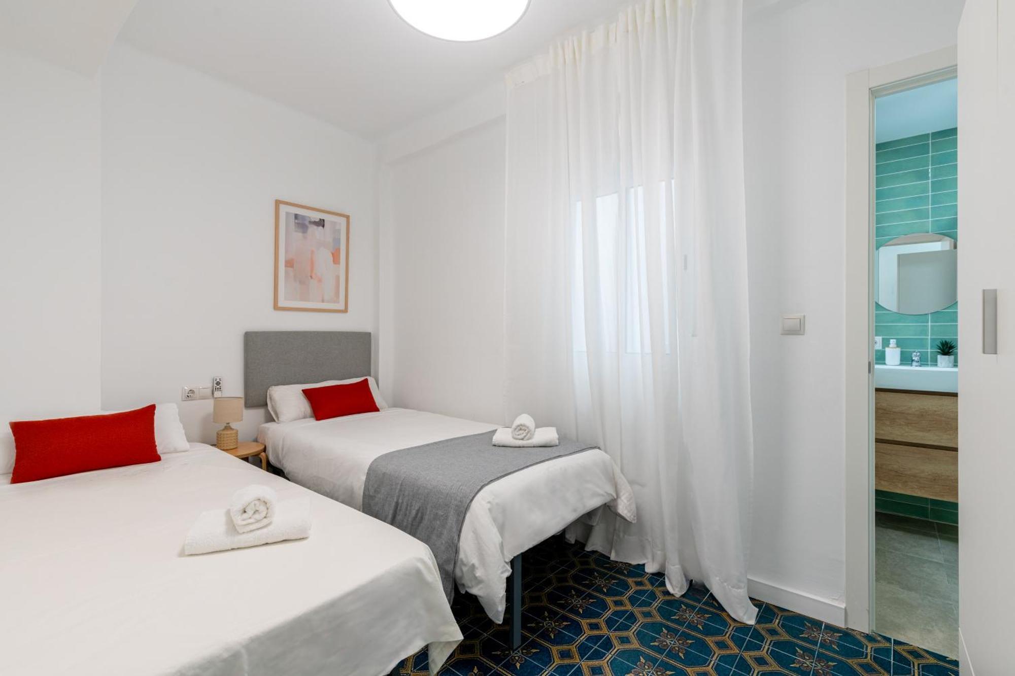 Piso Elegante Y Nuevo De 3 Habitaciones Y 2 Banos Sevilha Exterior foto