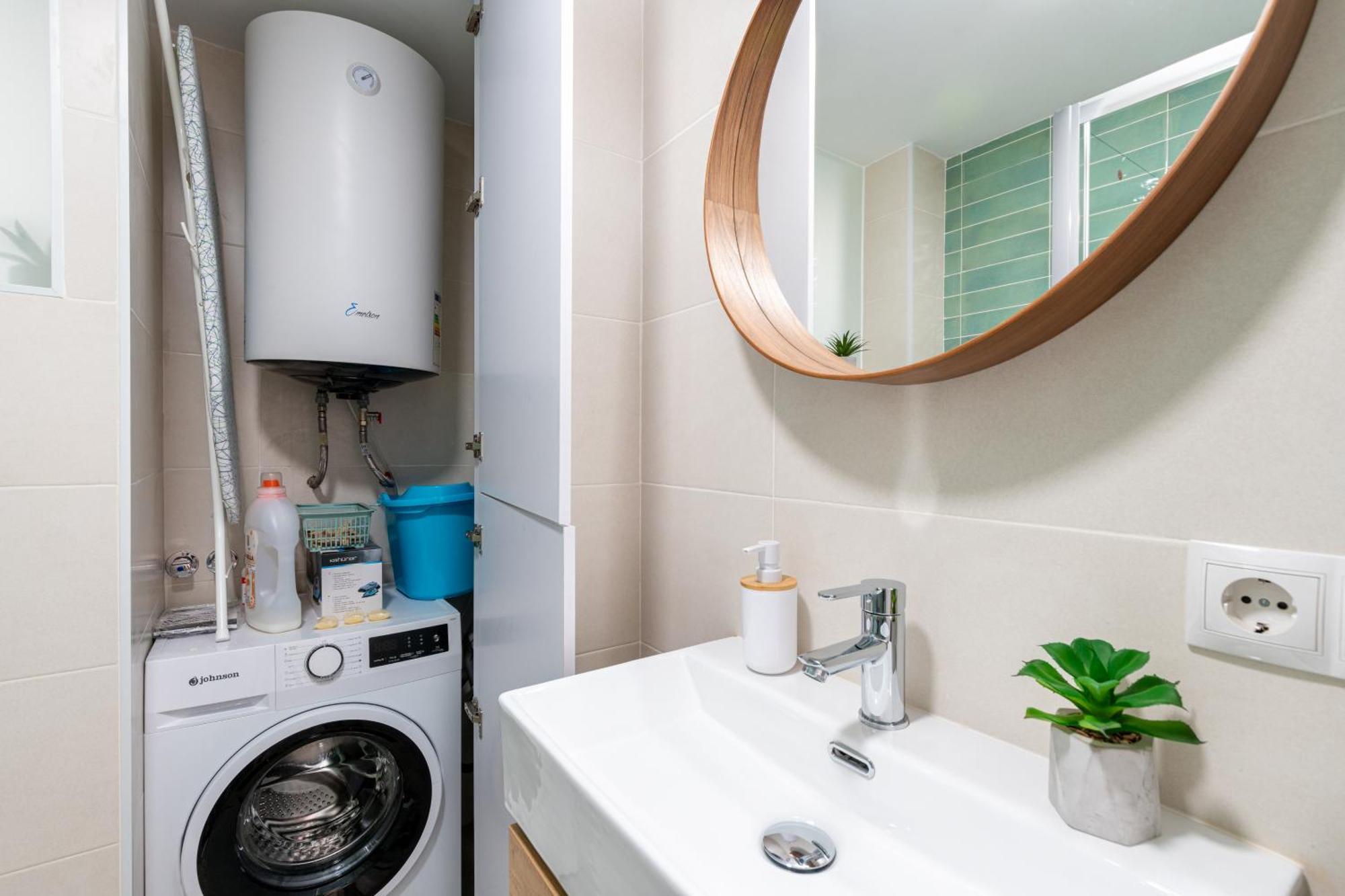 Piso Elegante Y Nuevo De 3 Habitaciones Y 2 Banos Sevilha Exterior foto