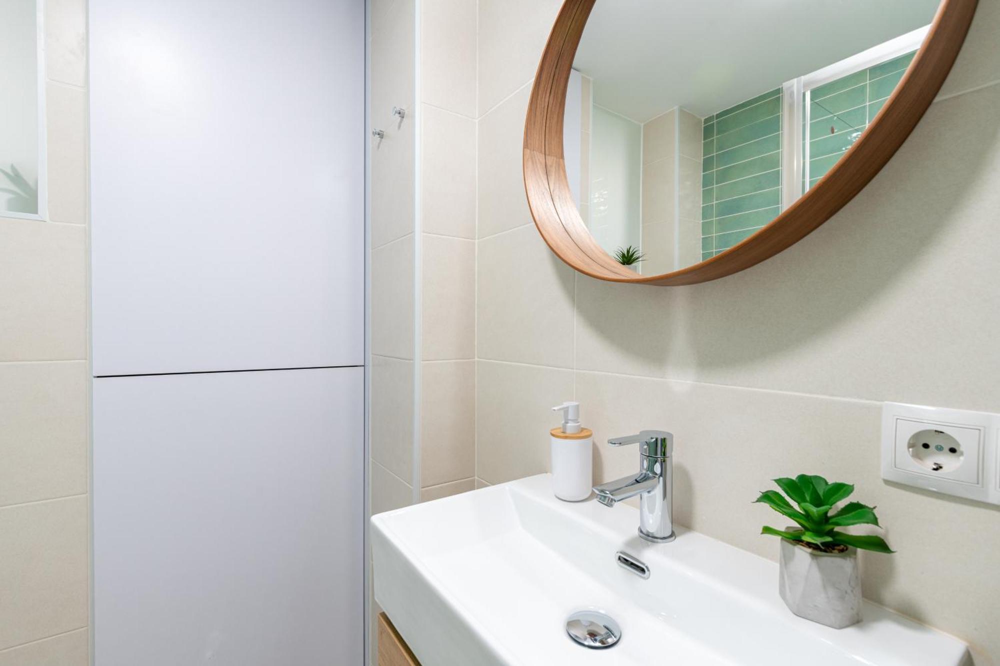 Piso Elegante Y Nuevo De 3 Habitaciones Y 2 Banos Sevilha Exterior foto